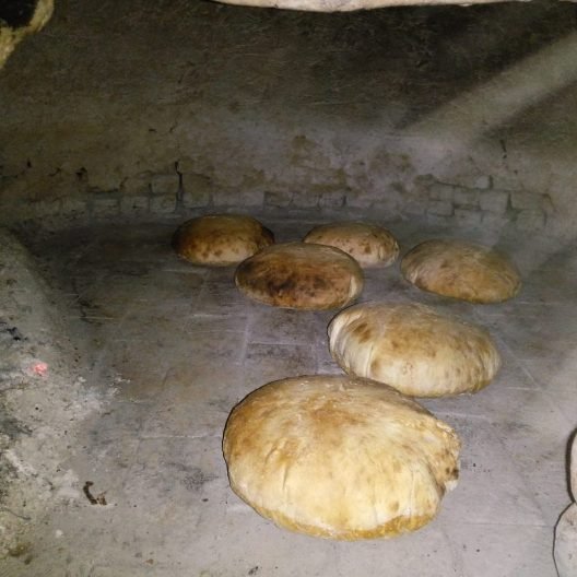 Doğal, katkısız, ekşi mayalı köy ekmeği,